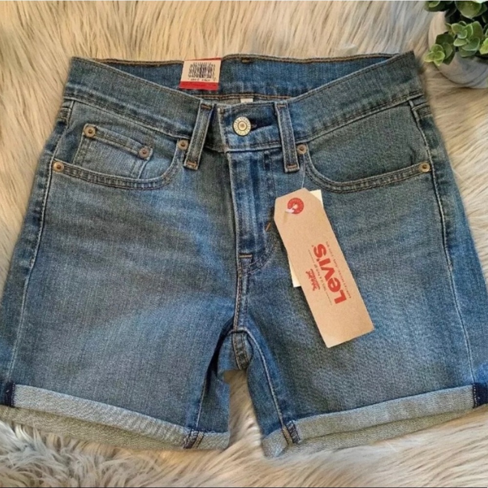 Levi’s Wedgie Shorts - Medium Wash